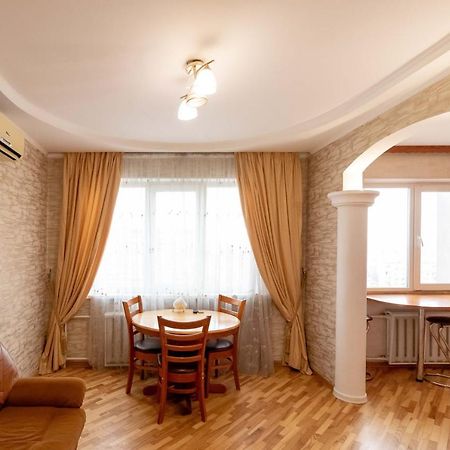 Kvartirkoff Na Ozernaya 8 Kiev Esterno foto