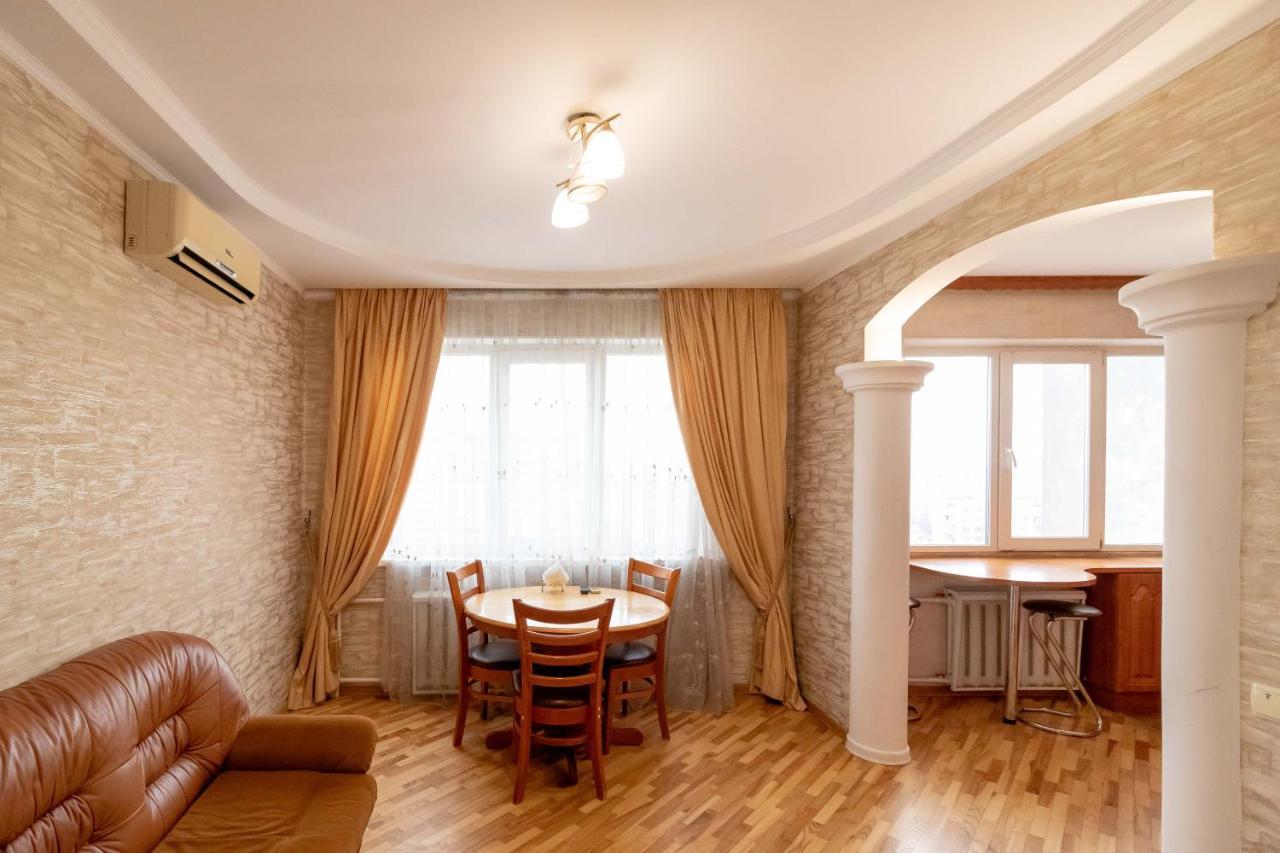 Kvartirkoff Na Ozernaya 8 Kiev Esterno foto